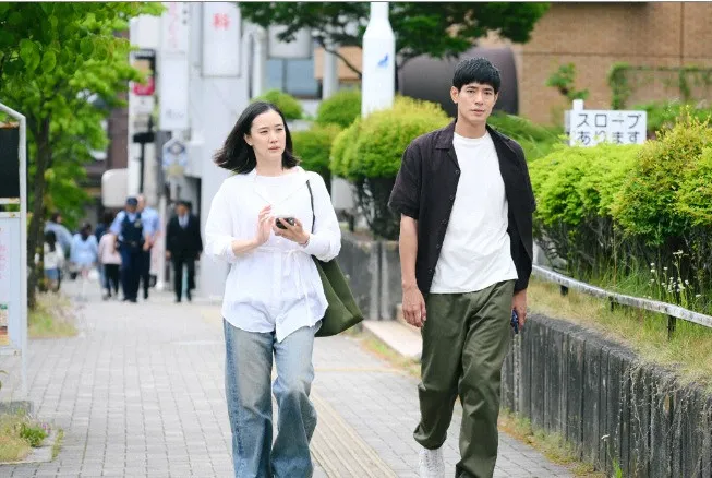 『Tシャツが乾くまで』第3話　充とあずさの足跡をたどるため、2人が立ち寄ったサービスエリアを訪れる