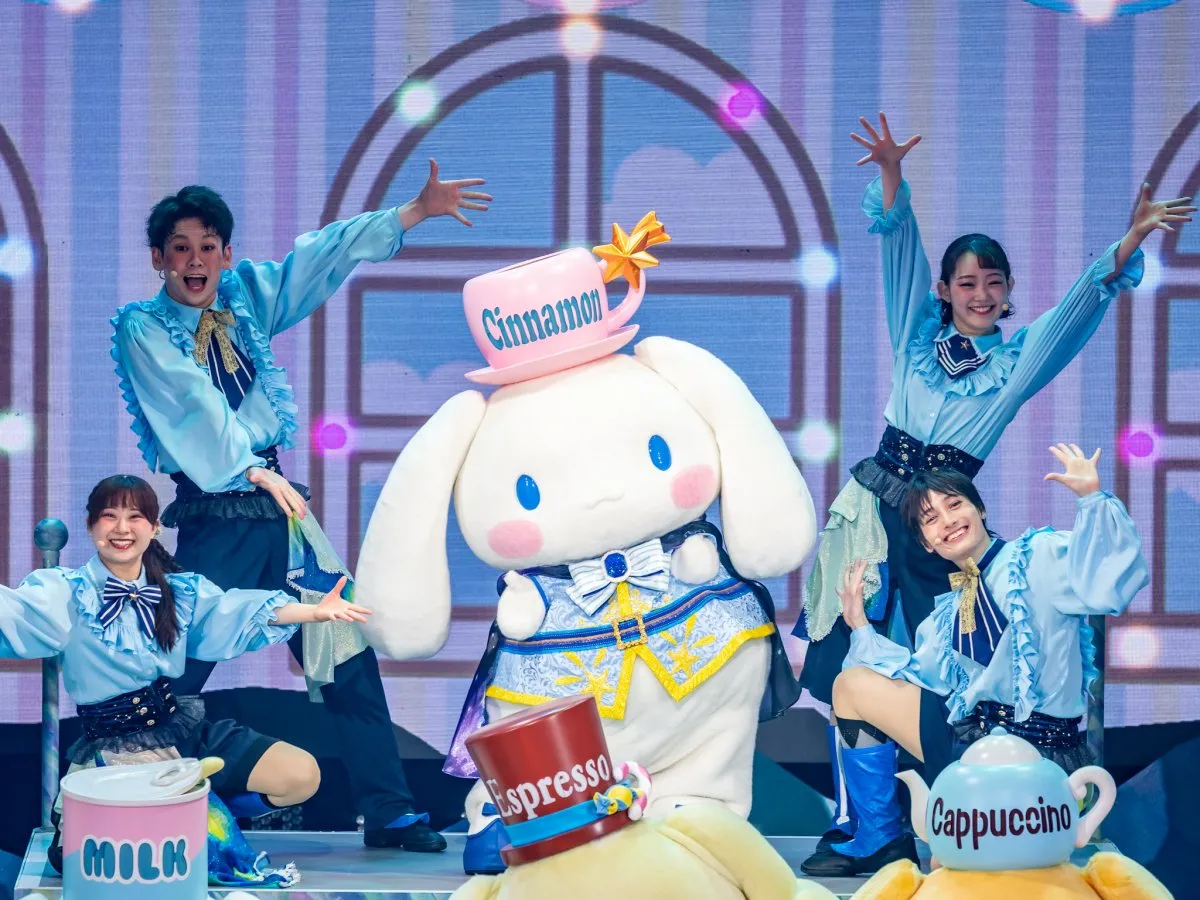 シナモロール初ミュージカルで見せた“新たな一面”　川崎鷹也の楽曲と花江夏樹のゲスト出演が彩る魔法の冒険をレポート