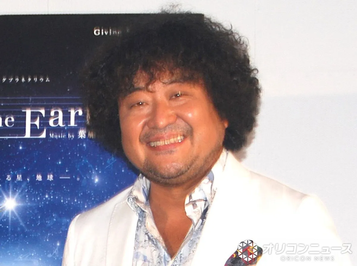 葉加瀬太郎、27歳を迎えた長女との仲良し親子2ショットを“顔出し”公開「ママそっくり」「素敵なレディ」