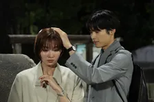 『告白－25年目の秘密－』爽太（松村北斗）、さらに狂気の道へ　麻里子（岡崎紗絵）の誕生日会に潜入