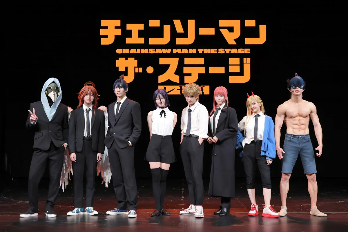 舞台『チェンソーマン』レゼ篇、きょう開幕！　ステージ写真＆キャストらコメント公開
