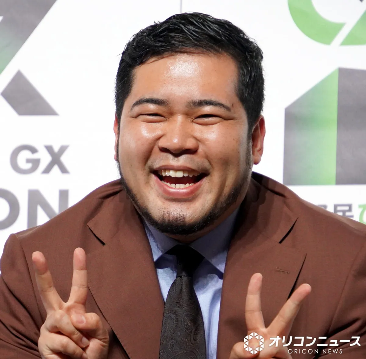 令和ロマン・松井ケムリ、相方・くるまは「電気ぐらいよく動く」　司会に褒められ苦笑い