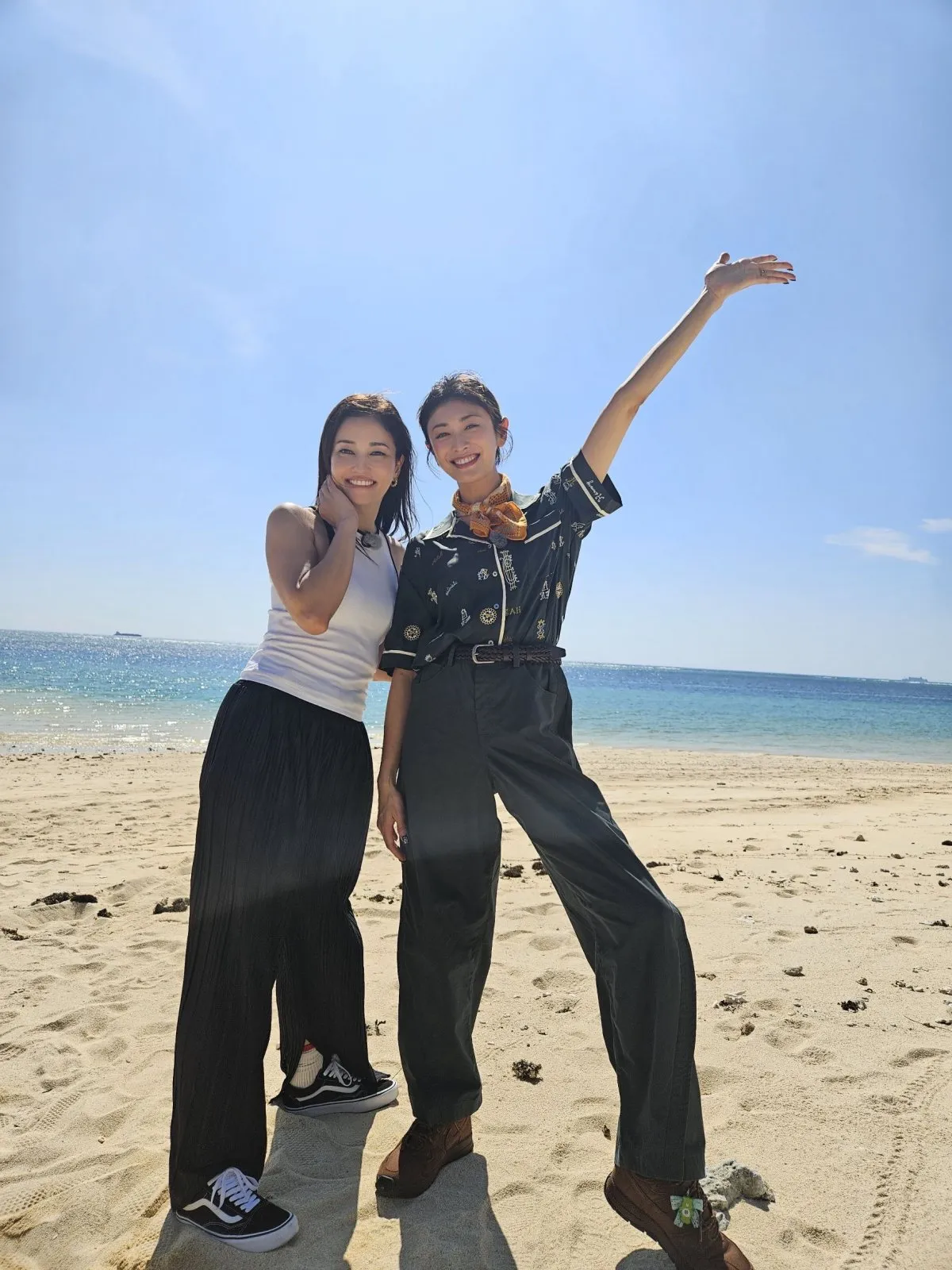 沖縄出身・山田優＆黒木メイサ、沖縄ロケで“地元スターパワー”さく裂　乗馬体験も