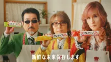 THE ALFEE桜井賢＆坂崎幸之助＆高見沢俊彦、キッチンで“熱唱”　エプロン姿も…　ファン「豪華すぎる」「ツボいっぱいでヘビリピです」　『クレラップ』新CMが放映開始