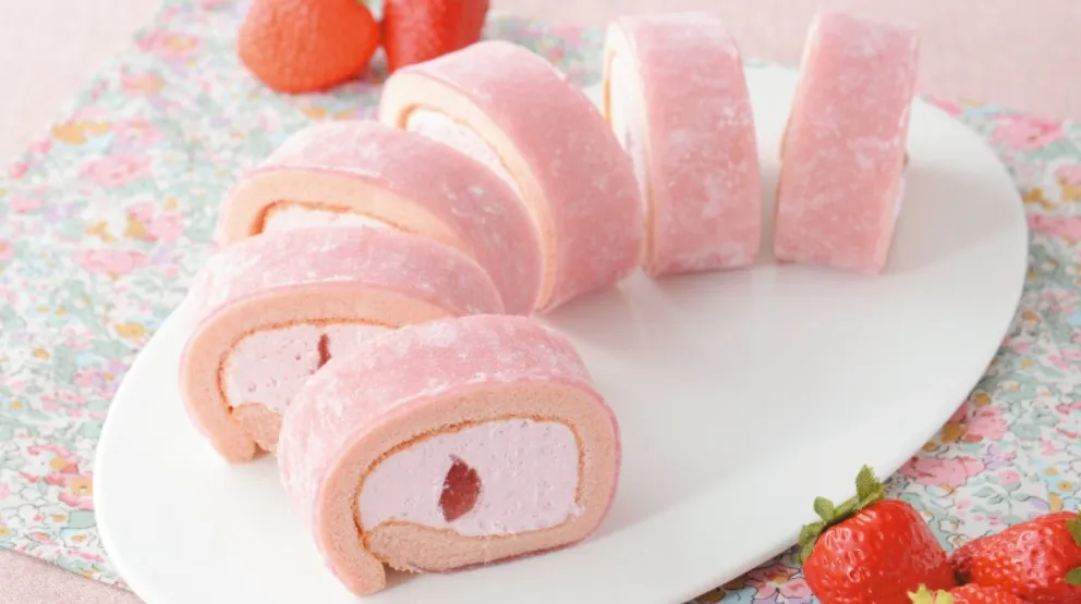 【きょうから】ローソン、真夏にまさかの“いちご祭り”　甘酸っぱい限定スイーツ4品にSNS歓喜「夏に？ありがたい！」「イチゴのもち食感ロールだと…!?」