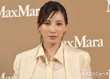 3児の母・加藤あい、大胆肩出し服のオフショットにファンうっとり「最強クラスの美人さん」「色っぽすぎて思わず二度見」