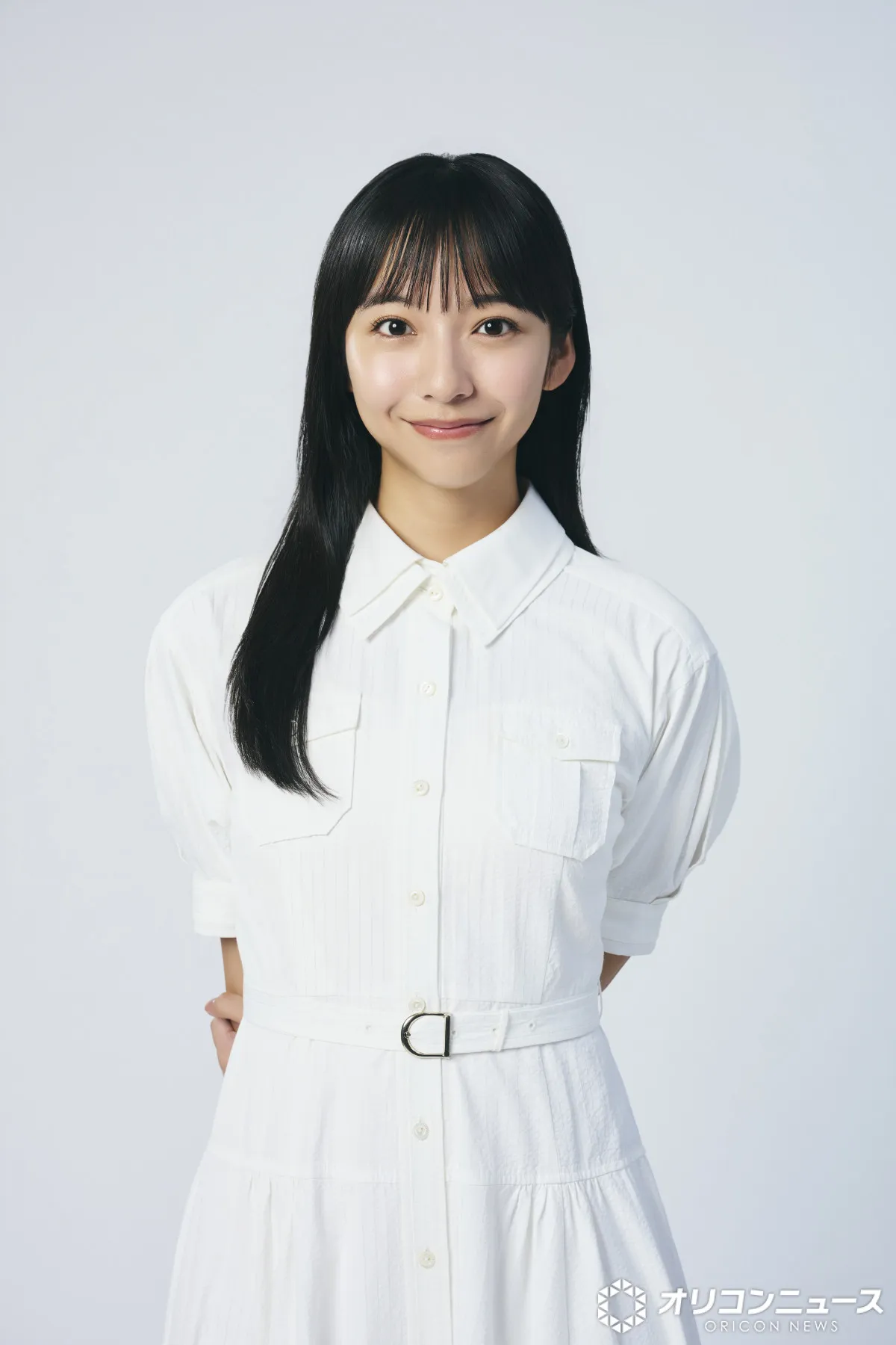 山之内すず、新たな宣材ショットを公開　さわやかな笑顔を披露