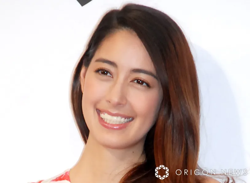 森泉、豪華別荘のプールが「アップグレード工事完了」　涼しげビキニ姿ではしゃぐ様子公開「眩しい」「最高ですね」「スタイル良すぎて憧れ」