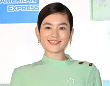 筧美和子、ほほ笑ましい夫婦2ショットを夫が公開　“ママのサングラス”をかけた愛息子＆夫との親子2ショットも