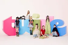 HYBE新ガールグループ・TUIDE、メンバーのビジュアル初公開　デビューアルバム名を発表