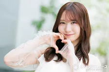 日向坂46藤嶌果歩、四期生初の写真集「先陣を切って頑張らないと」　“背中のほくろ”新発見も明かす