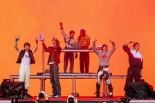 CORTIS、デビュー1年足らずで『ロラパルーザ・シカゴ』出演　5万人を魅了した“世界基準”のライブ掌握力