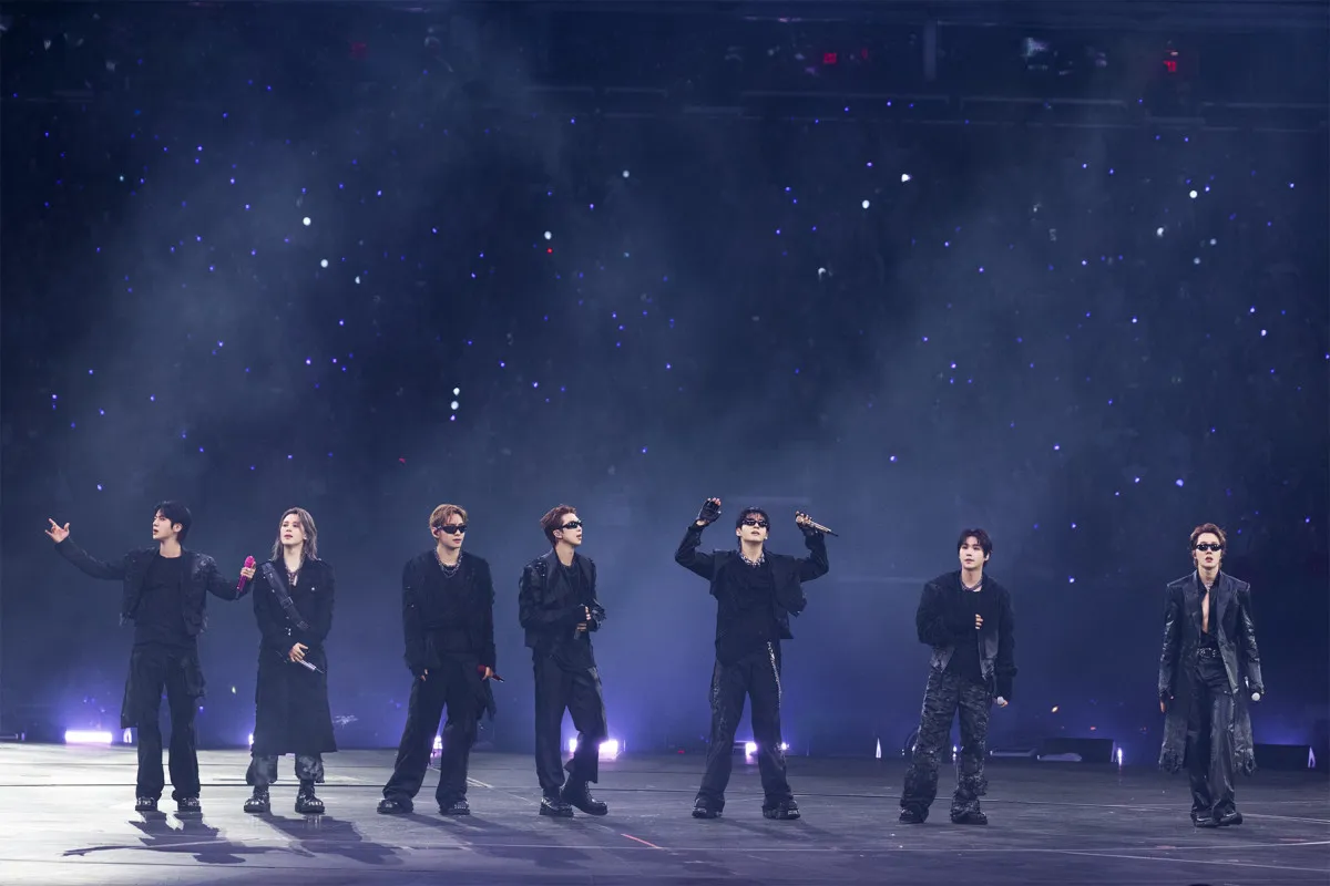 BTS、約7年ぶり米メットライフ・スタジアム単独公演で15万7000人熱狂　ナズ来場にRMも感激「10代の頃の憧れ」