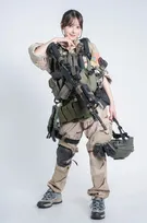 サバゲー好き美ボディグラドル・音羽美奈、『PEACE COMBAT』表紙でフル装備「3丁目の銃でUmarex H&K UMP9 GBBR DXを購入しました」