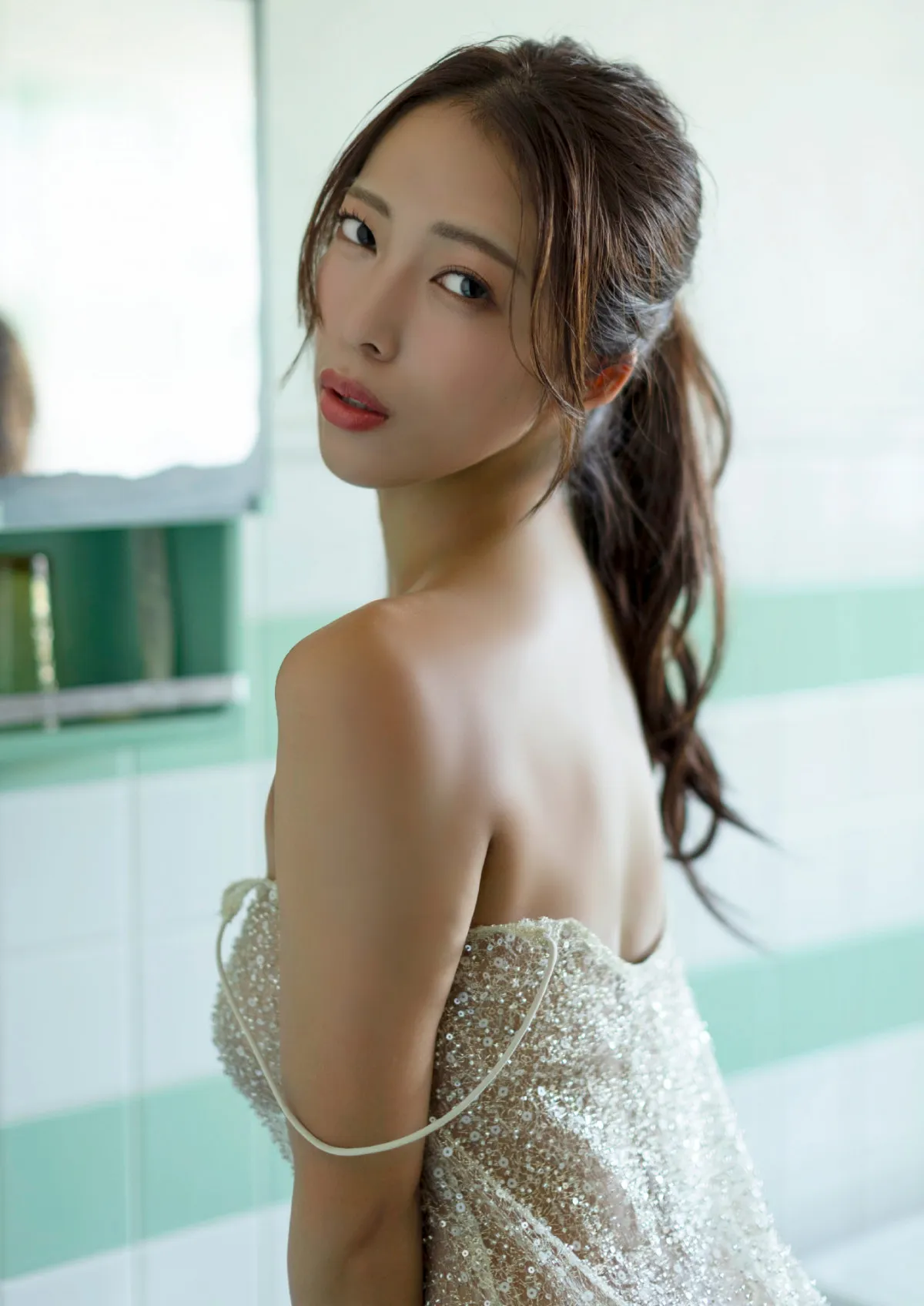 K-1ラウンドガール・宇佐美なお、168センチ美ボディ凝縮　美谷間あらわな珠玉カットも公開