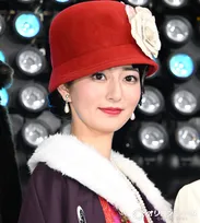 安藤奈々子、華やか衣装で『仮面ライダーマイス』出演　見た目とは違い中身は「ツンケンしていて負けん気が強い」