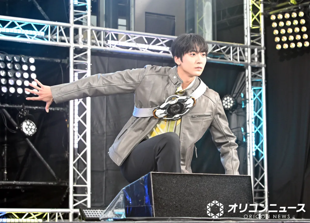 『仮面ライダーマイス』秋谷郁甫、ファンの前で変身ポーズを初披露「緊張しました」　スタイリッシュなポーズに