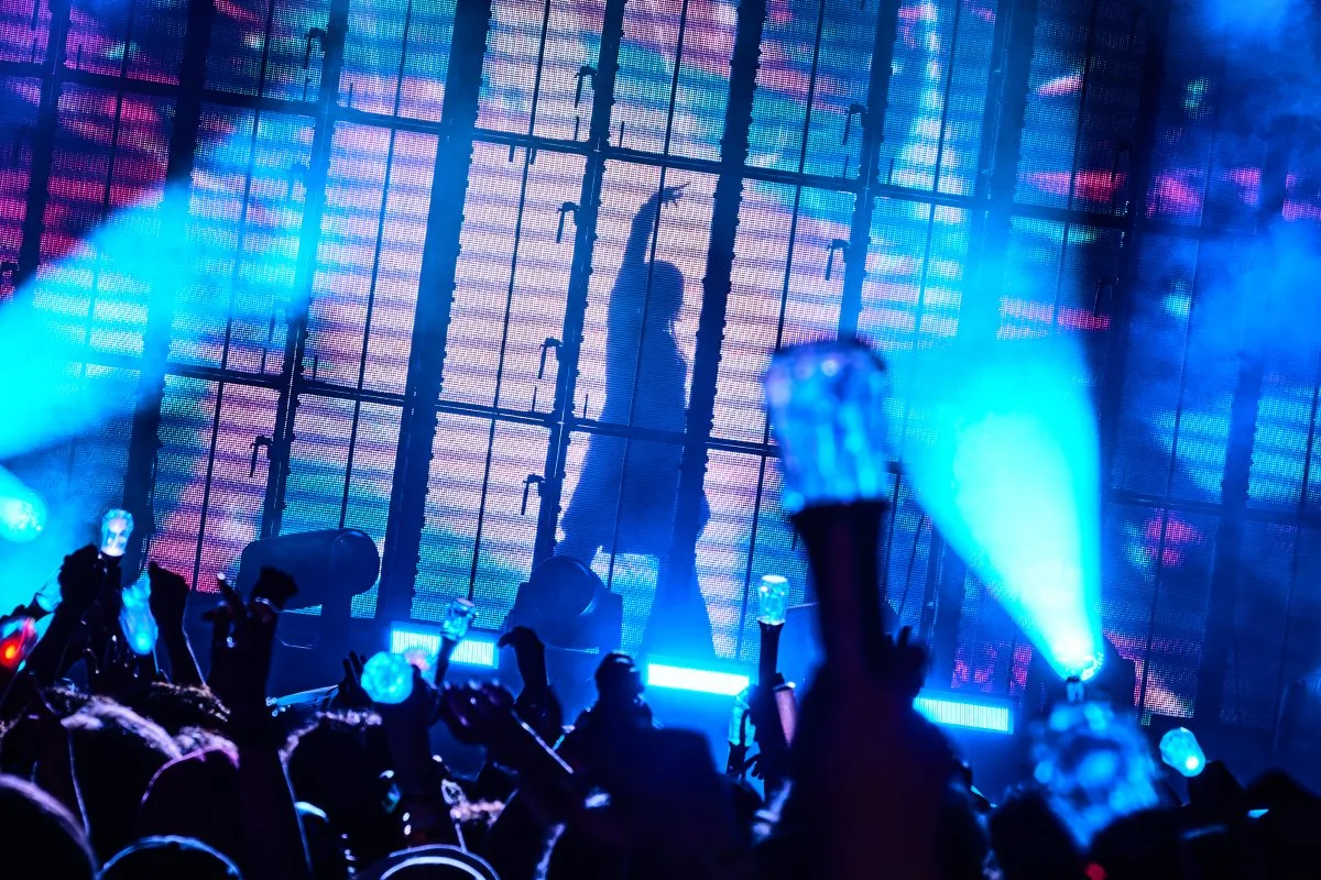 Adoが『Lollapalooza』初出演　AIRBNBステージのトリで圧巻のパフォーマンス