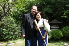 有働由美子アナ、ランディ・バース氏と2ショット、40年ぶりの再会→手料理振る舞う