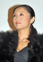 “丸刈り頭”の写真集が話題・井上晴美、バストに1億円の保険をかけた当時を振り返る「すごく不思議な感覚」