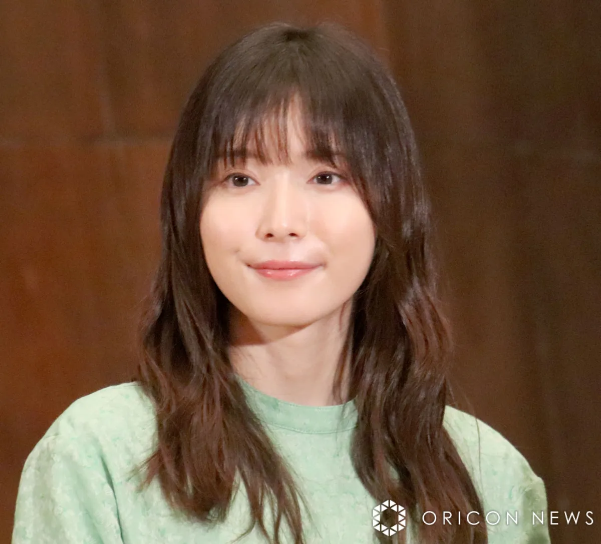 松岡茉優、明るめヘアの“イメチェン”姿に反響「めちゃくちゃ似合ってる！」「髪色もヘアスタイルもかわいすぎ」