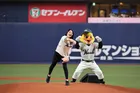 田中麗奈、衝撃の“美貌”に驚きの声「46歳なん!?」「超綺麗で顔小さかった」「同じ人間と思えん」　“南海ユニ”でセレモニアルピッチ
