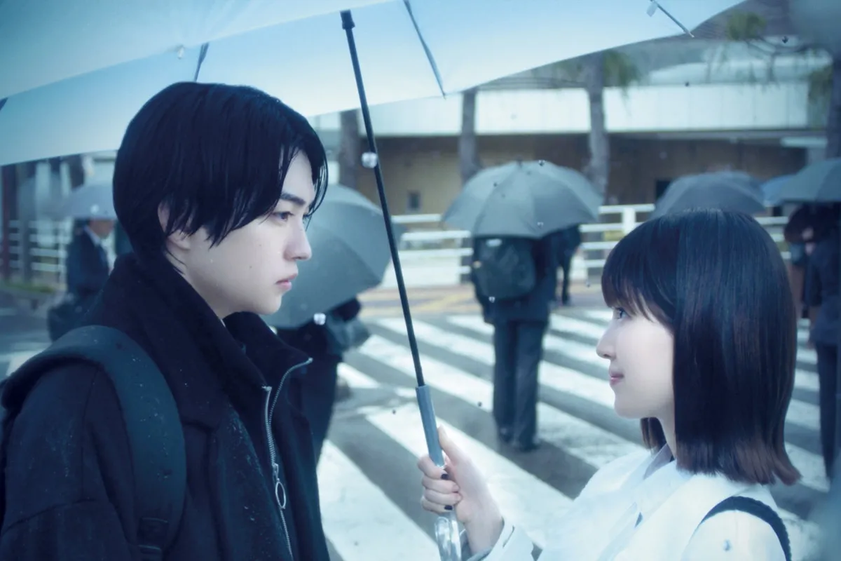 なにわ男子・西畑大吾＆福本莉子“死神バディ”が誕生の瞬間　映画『時給三〇〇円の死神』世界観表す場面写真が公開