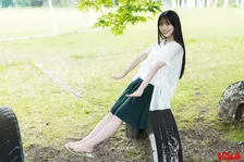 乃木坂46川﨑桜、夏っぽさ全開グラビア　『BOMB』表紙＆巻頭に登場【独占カットあり】