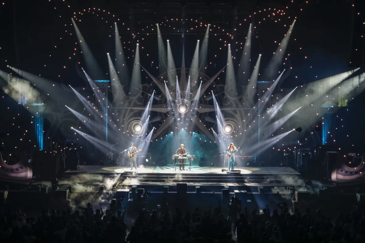 THE ALFEE、2022年日本武道館ライブをテレビ初放送　高見沢俊彦“骨折”の伝説ライブも