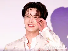 &TEAM・K、“美麗”花柄ジャケット姿　大先輩・窪田正孝に“Kの輪”入会願い「恐縮ですが…」