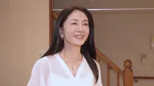59歳“黒髪美魔女”坂村かおるさん、すっぴん披露　56歳で初婚→現在は“祖母”に…現在に密着