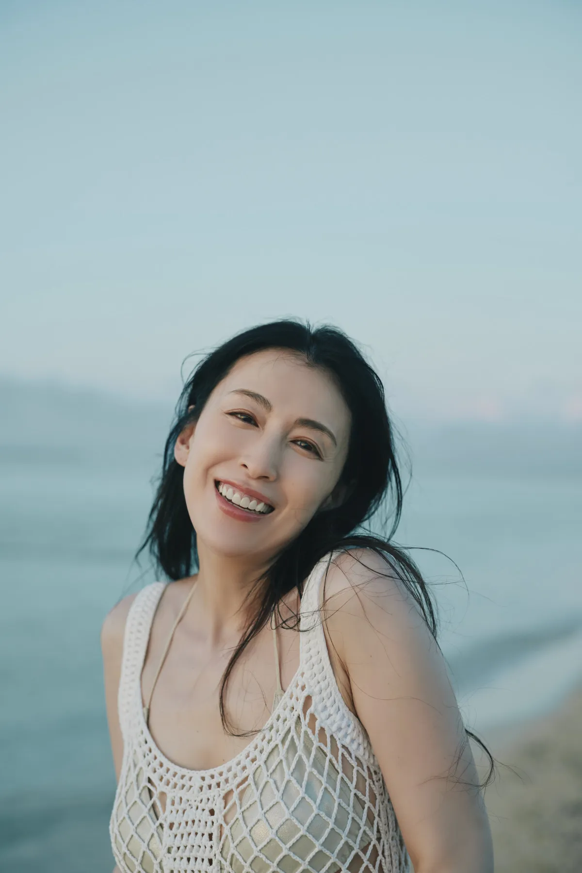 雛形あきこ、22年ぶり写真集　二十歳から封印していた“水着グラビア”も解禁