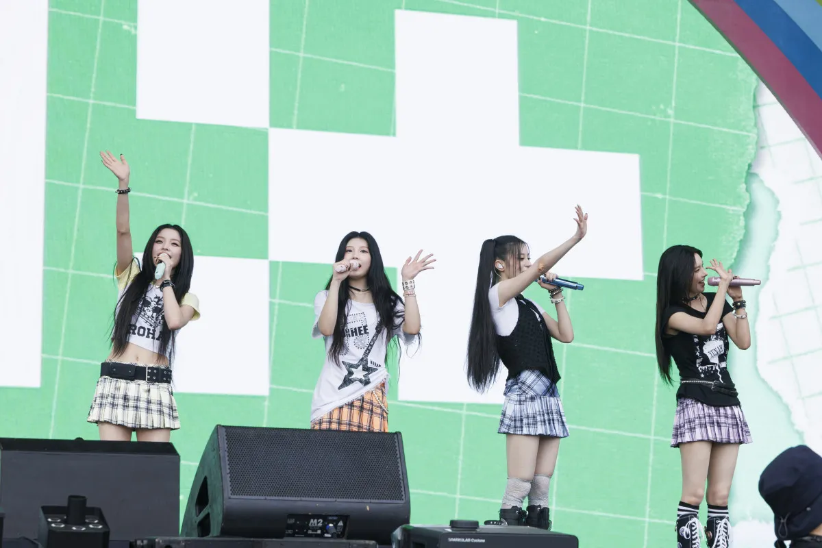 ILLIT、約3万人来場『LuckyFes』初出演　「I Got Your Back」「It’s Me」など全8曲披露