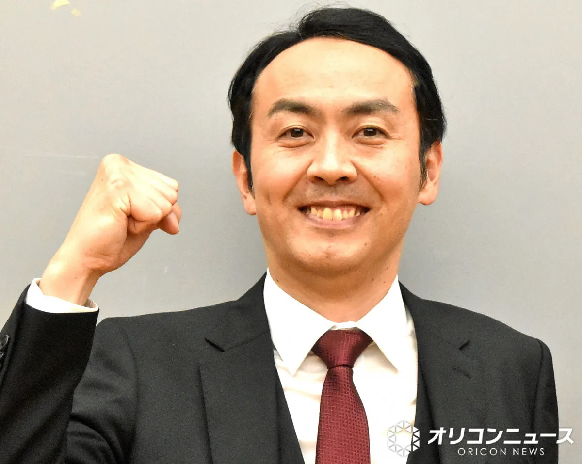 アンガールズ田中卓志、生後3ヶ月長男の近影公開に反響「可愛い」「手足がながーい」　“イクメン”奮闘記に温かい声
