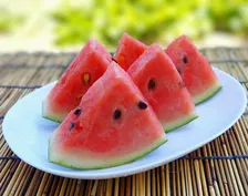 「スイカに生ハム!?」これは試したい…夏の定番フルーツが“大人のおつまみ”に変身