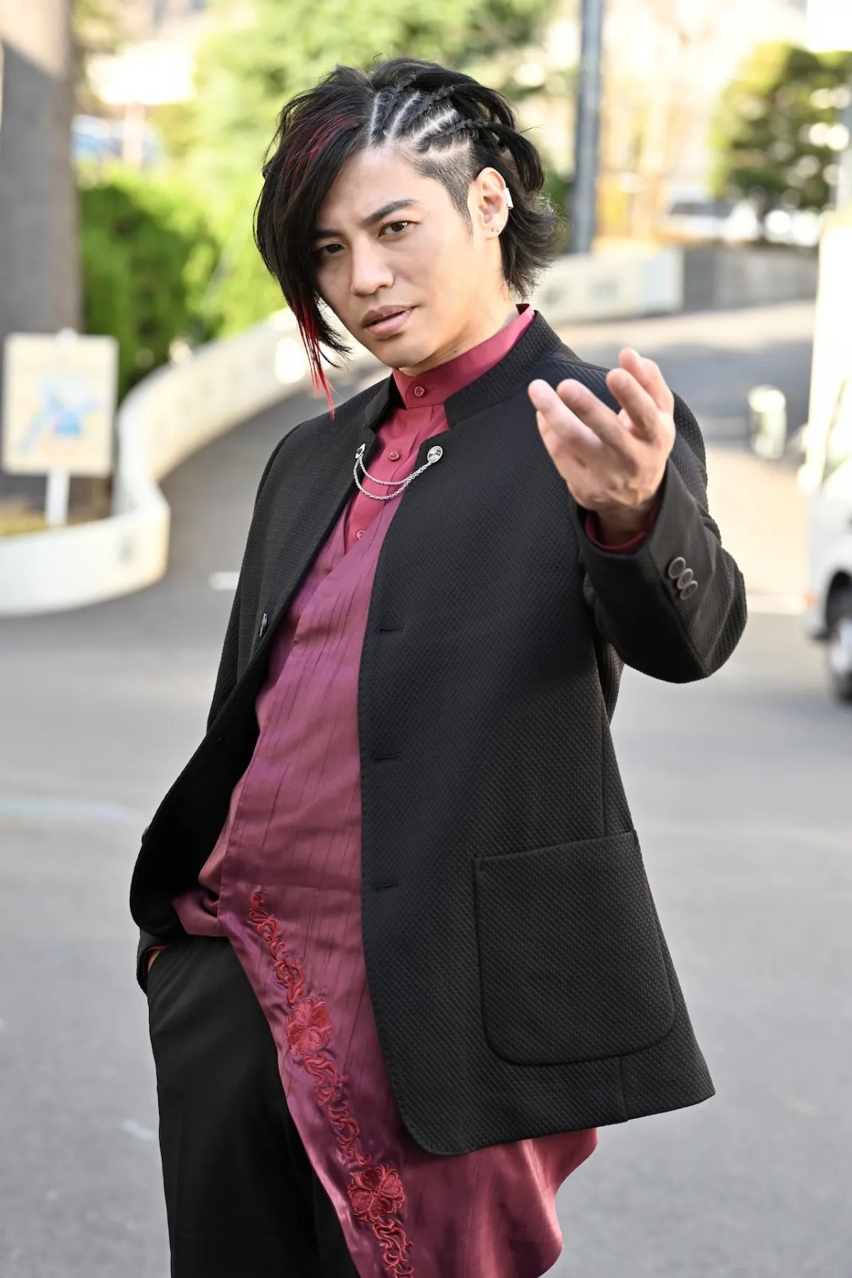 青柳尊哉、『仮面ライダーゼッツ』スピンオフに登場　闇の力を“お借り”する？　すっかり東映特撮も常連に
