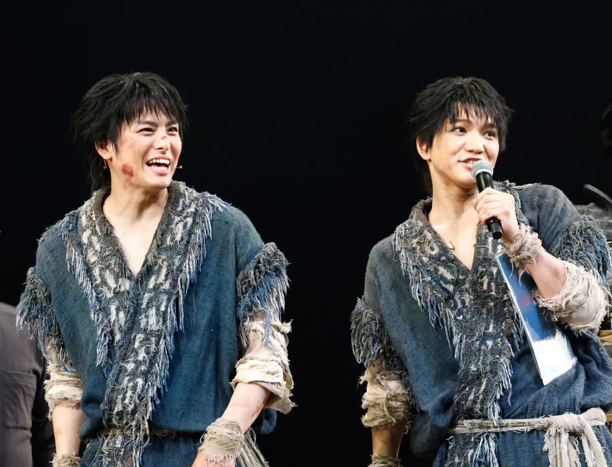 舞台『キングダム』開幕宣言「キングダムー！」　“信”三浦宏規＆高野洸「とても幸せ」