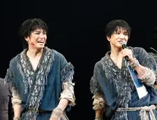 舞台『キングダム』開幕宣言「キングダムー！」　“信”三浦宏規＆高野洸「とても幸せ」