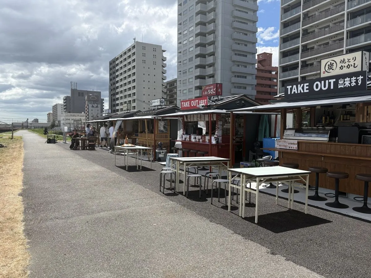 【大阪】十三の淀川河川敷に「屋台」常設22店舗…ミシュラン獲得店の新業態あり　秋の淀川花火大会にも絶好