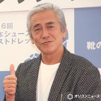 寺島進、長男との“男旅”2ショットを公開　さっそく予定外の展開も「生意気だが仕方ねえ」