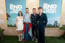 第3子妊娠中のアン・ハサウェイ、ふっくらおなかでプレミア登場　夫役ユアン・マクレガーが優しくエスコート