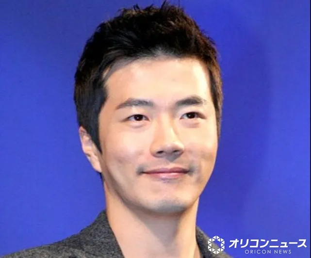 【韓国俳優】クォン・サンウ、上裸姿で17歳長男のサッカー練習相手に　“圧倒的フィジカル”に反響「体型がヤバい」