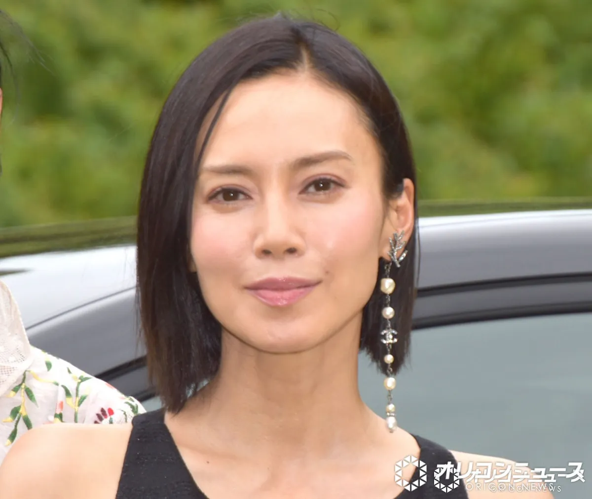 中谷美紀、50歳の近影に反響　久々投稿で肩出し姿「女神降臨」「眼福です」「やはり品があります」