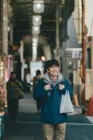 SUPER EIGHT安田章大“大貴”、肉屋で買い物するメイキング映像公開　細部までこだわりリアルさ表現