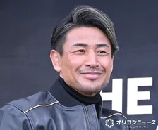 魔裟斗、妻・矢沢心＆3人の子どもたちと海外旅行で象に乗り家族5ショット「素敵ファミリー」「お子さんもめっちゃいい経験」