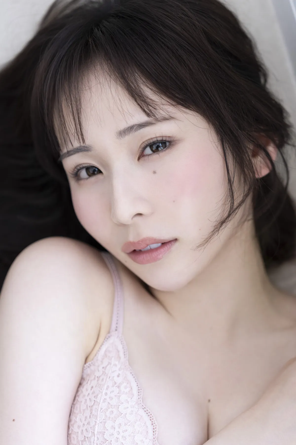 虹コン・栗原舞優、最新写真集で2つの表情　「普段あまりお見せしない」大人っぽい姿も