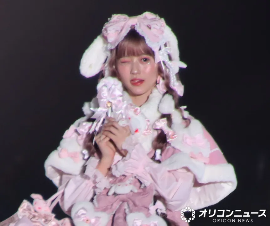 AKB48八木愛月、ロリータファッションで雰囲気ガラリ　舌出し＆ウィンクでドーム魅了【関コレ】