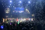 吉本興業の芸人たち、米津玄師・Snow Man・モナキなど完コピ　『やすともの黒白歌合戦2026』【レポート】