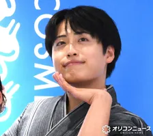 電撃結婚のレインボー池田、発表後初公の場…大歓声・祝福に美スマイル　新婚生活「一緒のベッドですか？」に回答