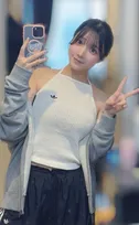 “170センチの高身長＆美脚”天川星夏、隔週連載「週刊裏垢」に登場　“癒し系”の素顔に迫る